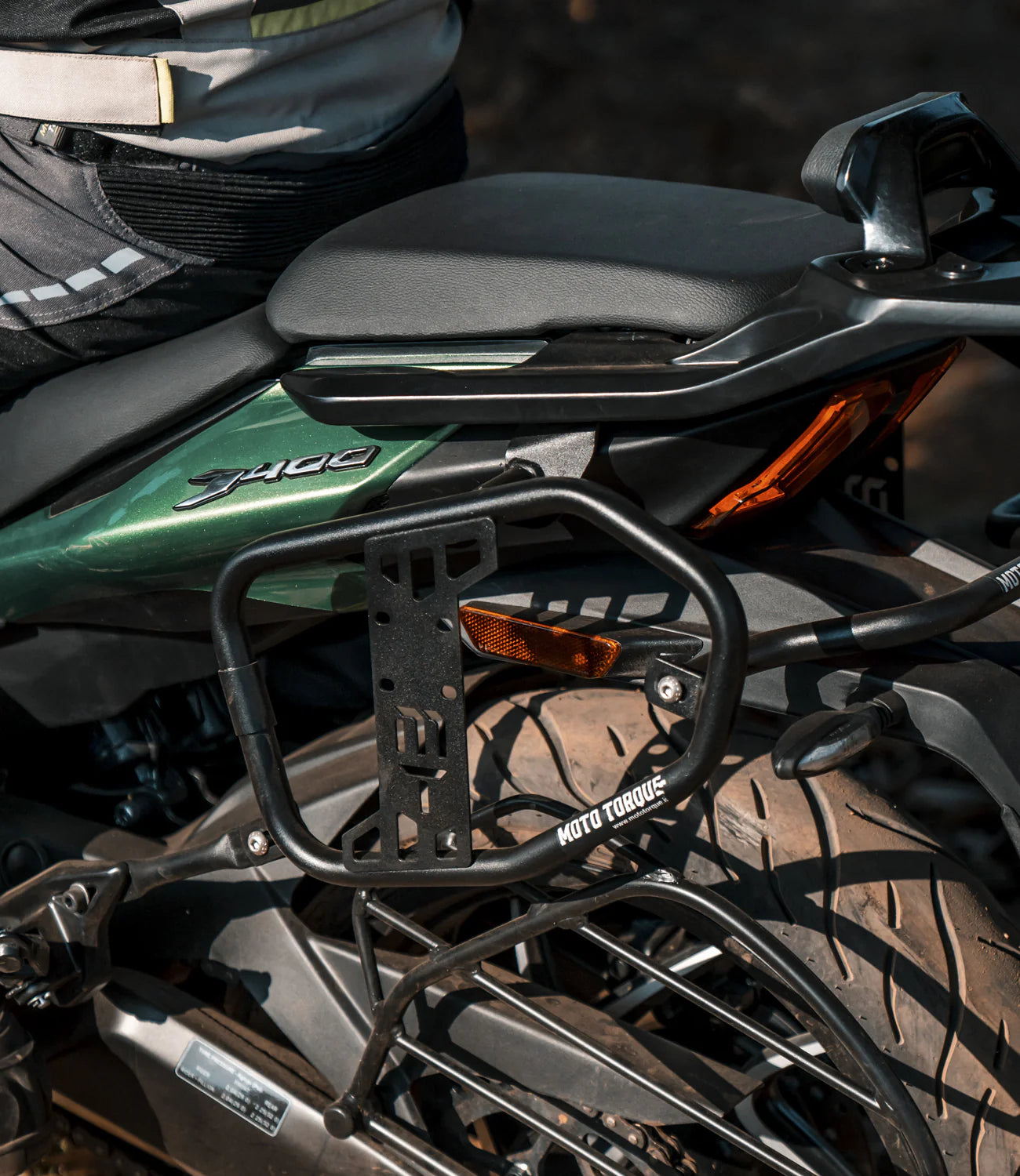 DOMINAR SADDLE STAY
